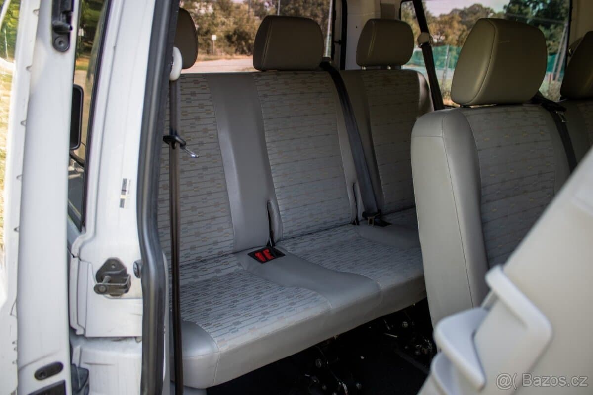 2011 Volkswagen TRANSPORTER - 19