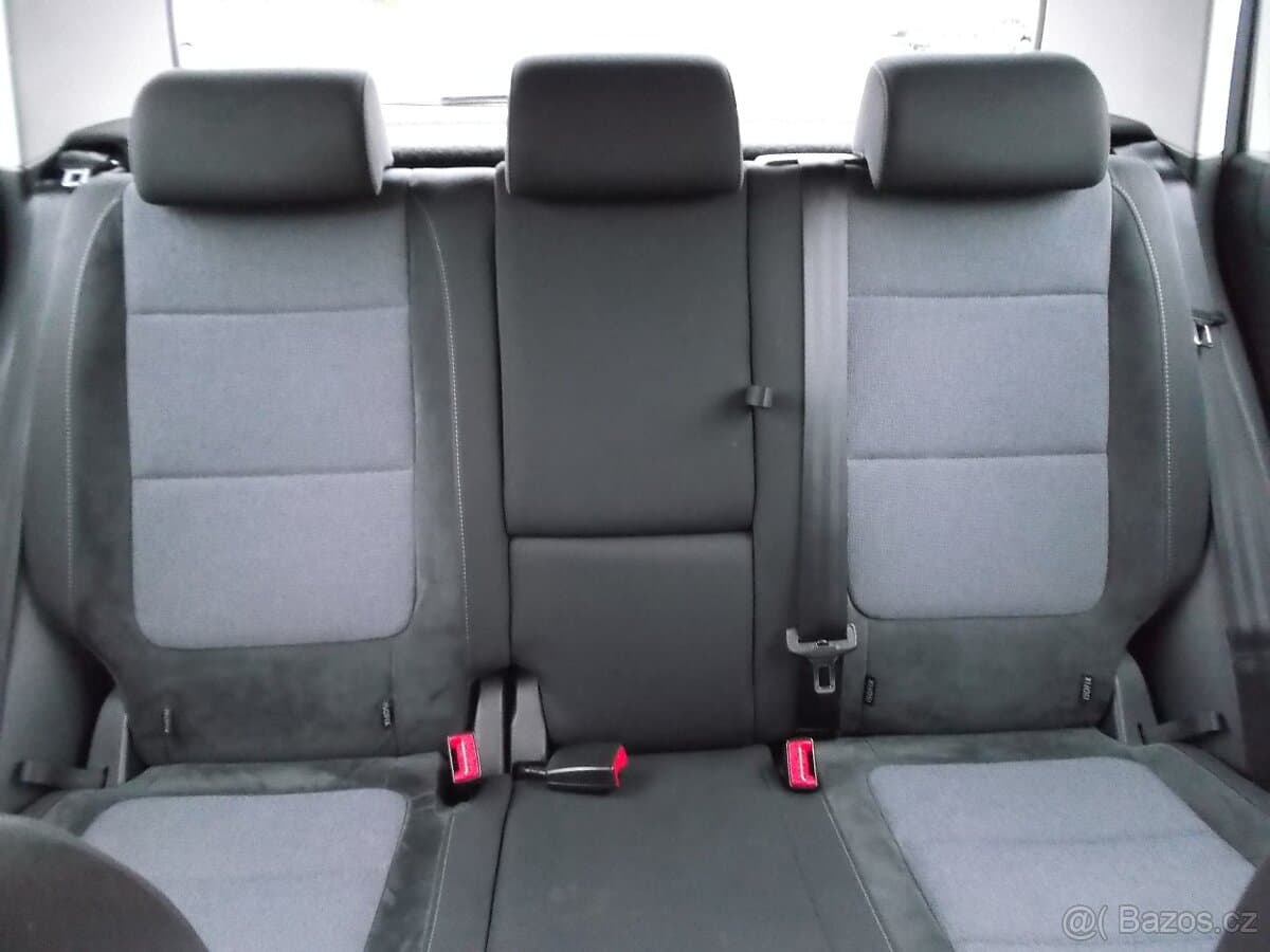 2011 Volkswagen GOLF - 19