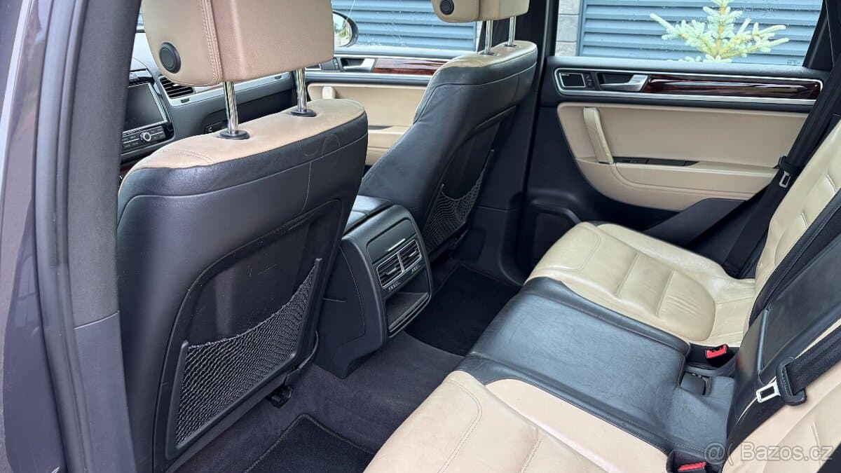 2010 Volkswagen TOUAREG - 19