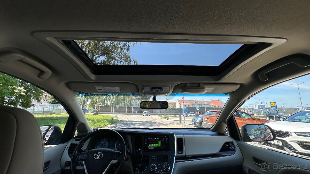 2016 Toyota SIENNA - 19