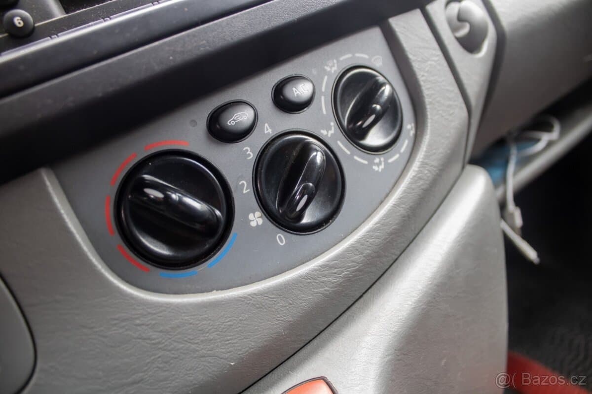 2012 Renault TRAFIC - 19