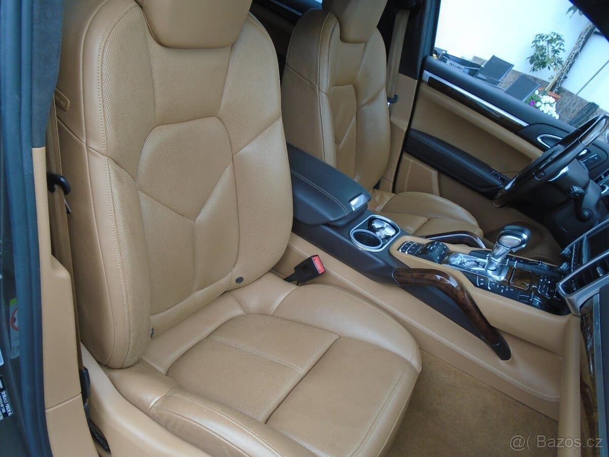 2011 Porsche CAYENNE - 19