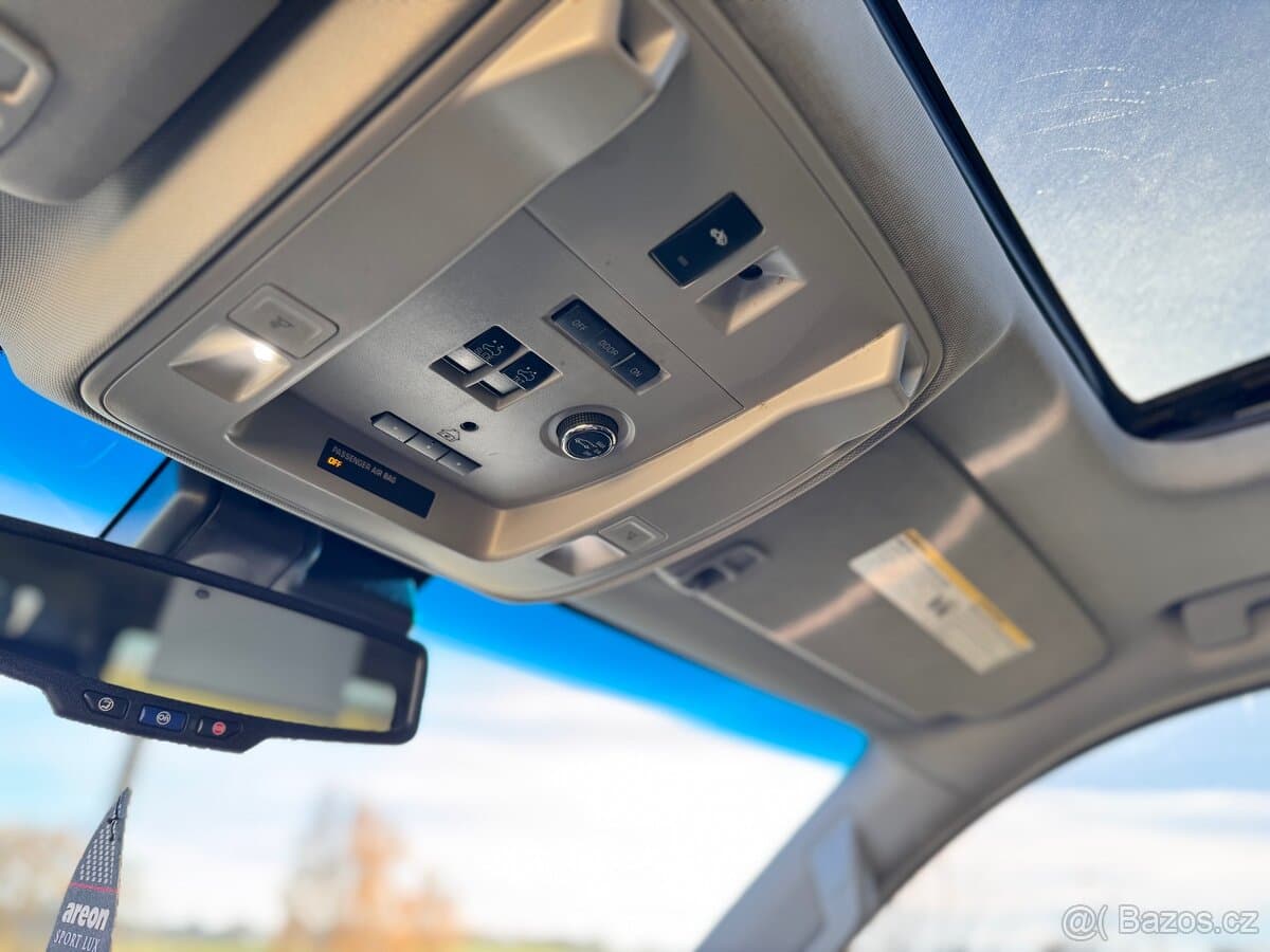 2015 Cadillac ESCALADE - 19