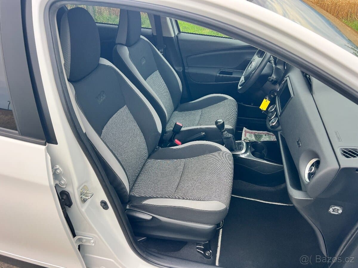 2019 Toyota YARIS - 19
