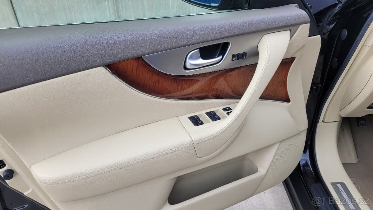 2011 Infiniti FX - 19