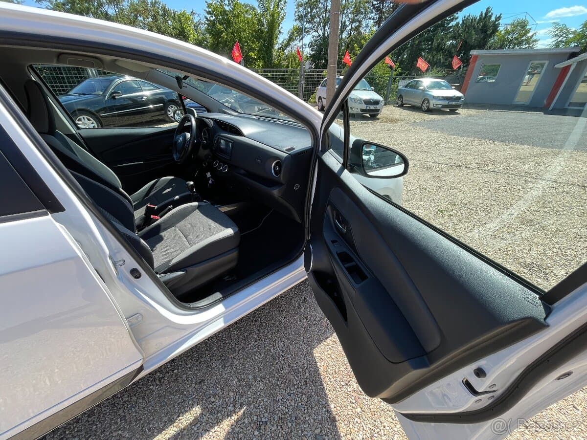 2020 Toyota YARIS - 19