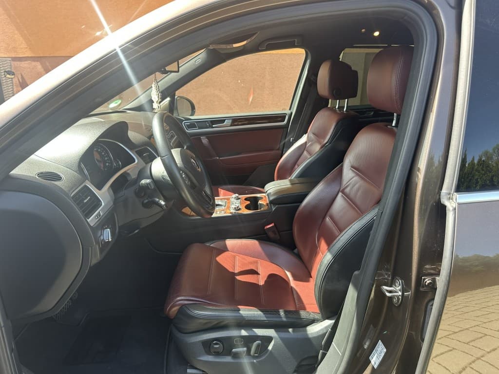 2012 Volkswagen TOUAREG - 19