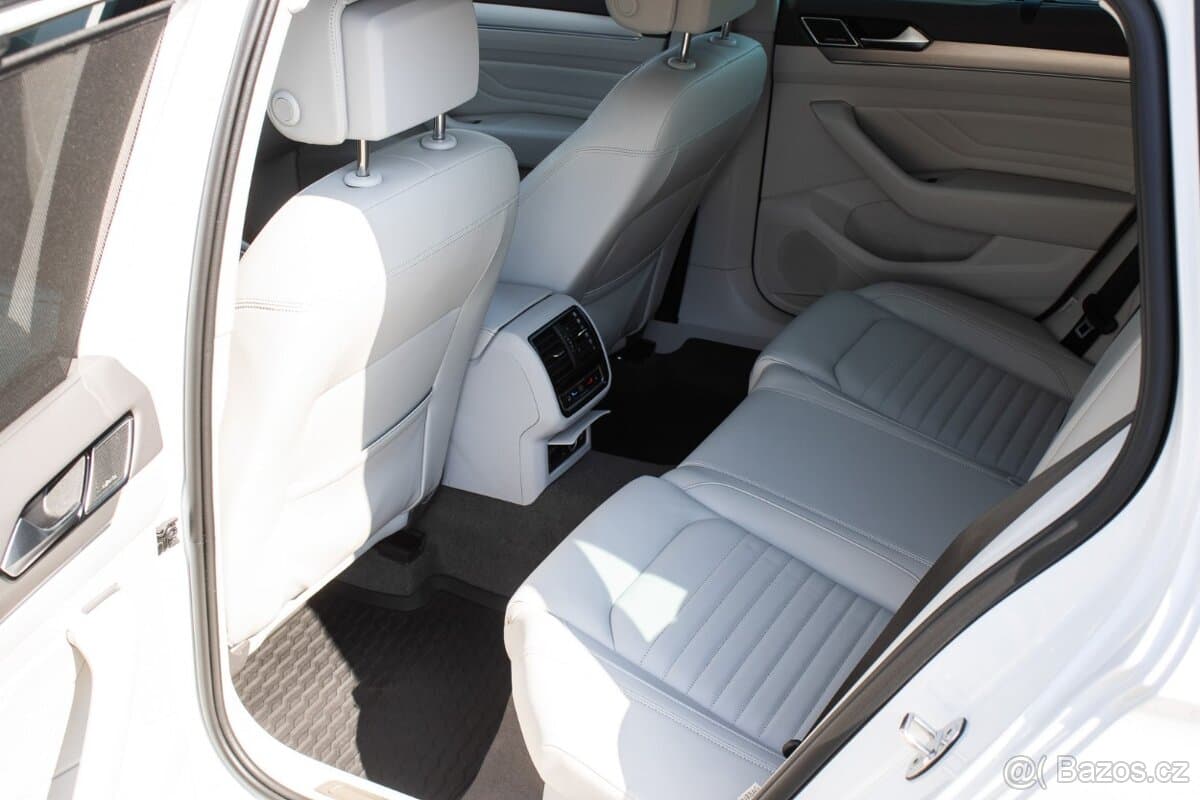 2022 Volkswagen PASSAT - 19