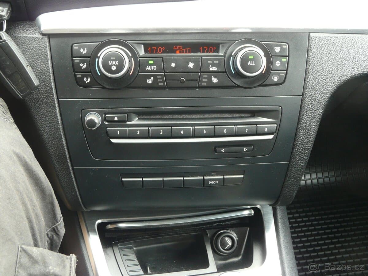 2011 BMW 1-SERIES - 19
