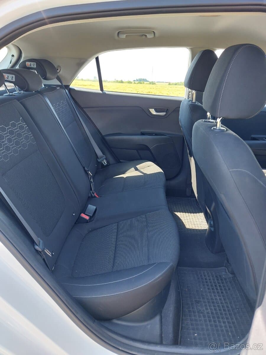 2018 Kia RIO - 19