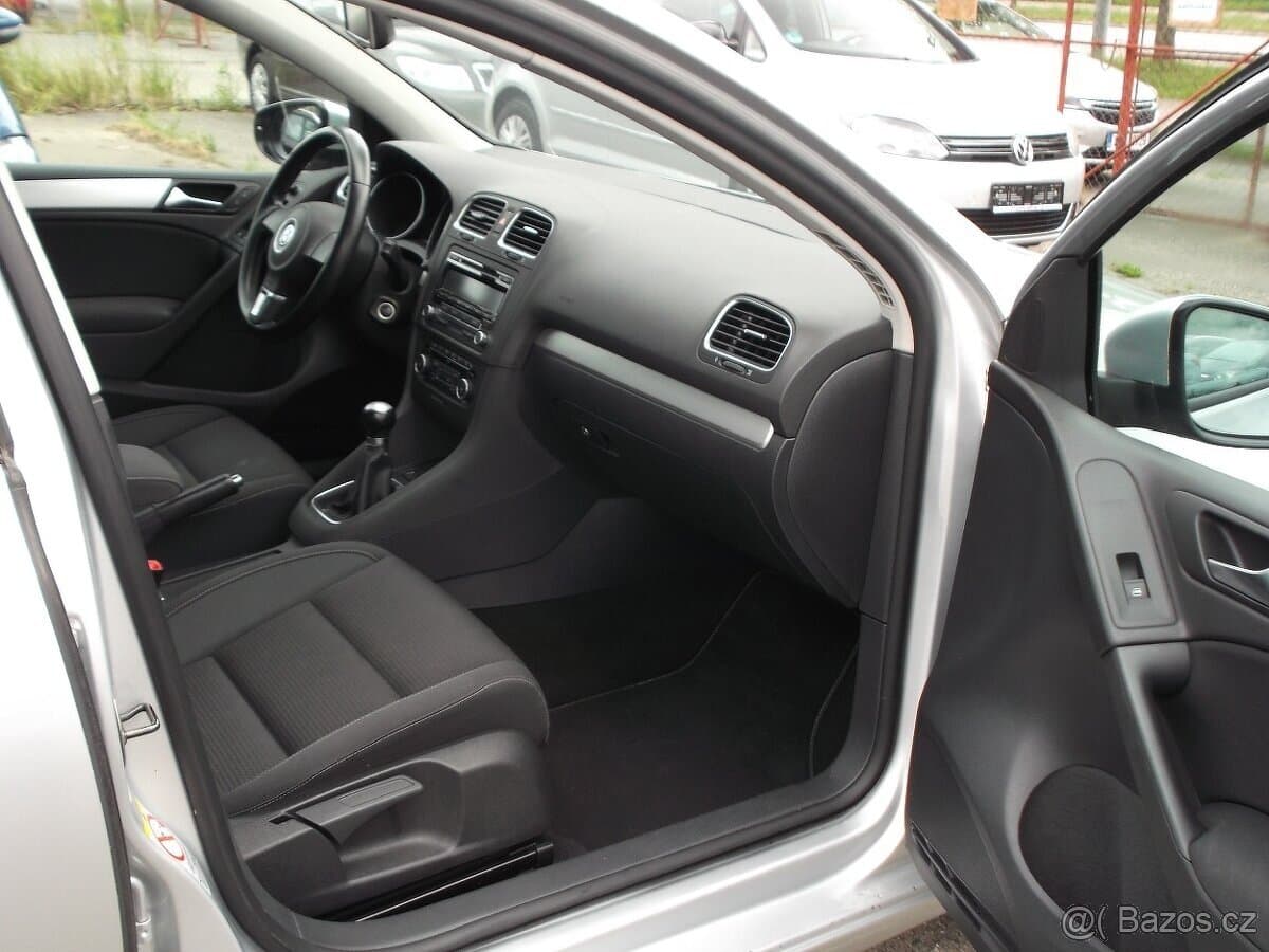 2011 Volkswagen GOLF - 19