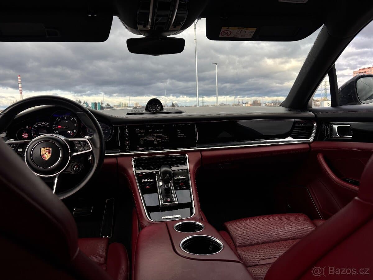2017 Porsche PANAMERA - 19