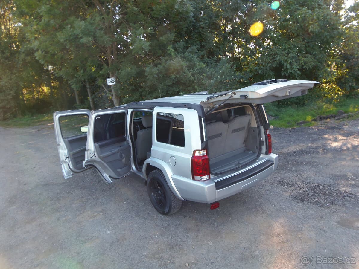2007 Jeep COMMANDER - 19