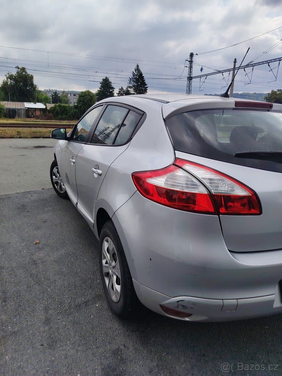 2010 Renault MEGANE - 19