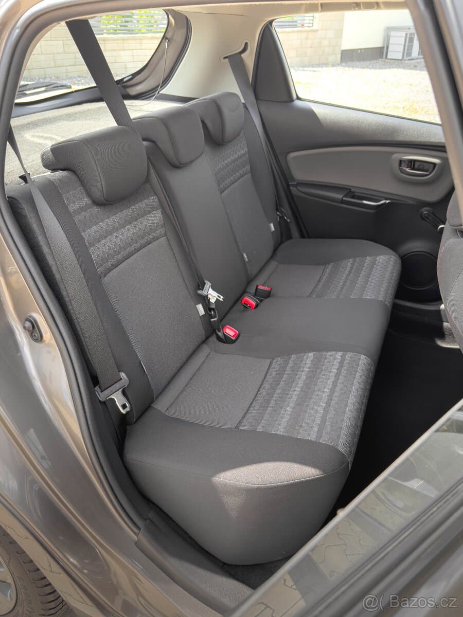 2017 Toyota YARIS - 19