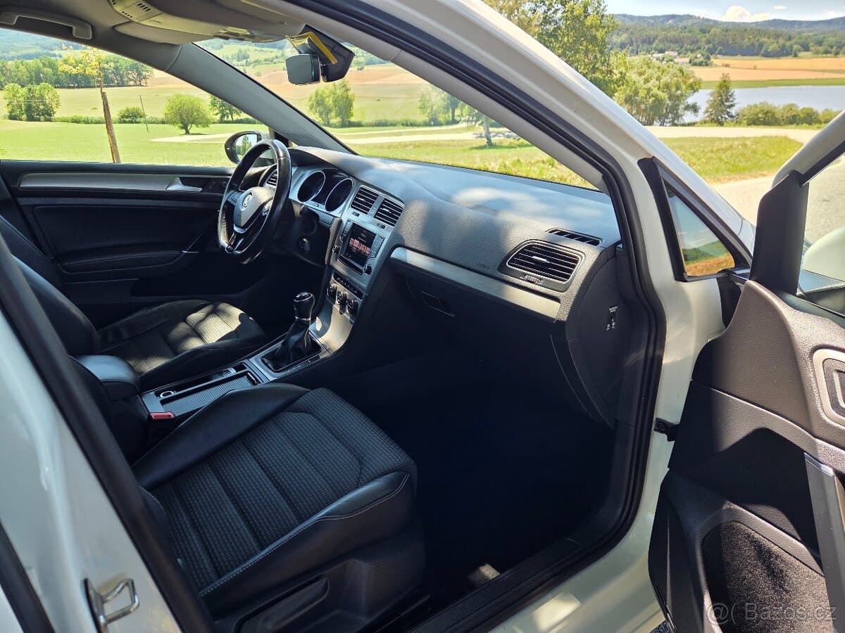 2017 Volkswagen GOLF - 19