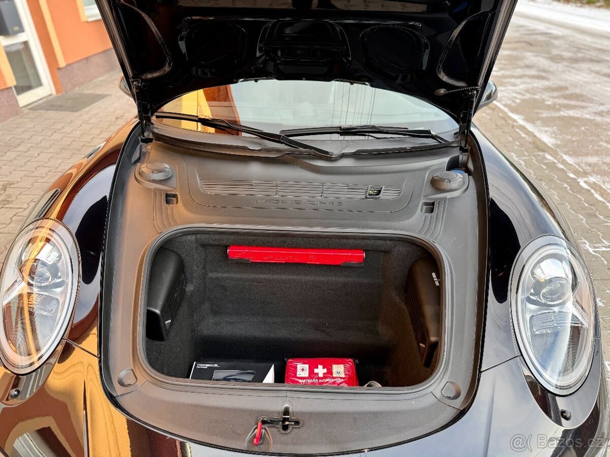 2018 Porsche 911 - 19