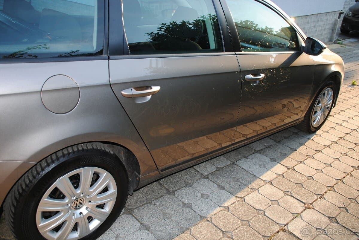 2011 Volkswagen PASSAT - 19