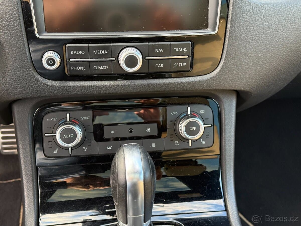 2015 Volkswagen TOUAREG - 19