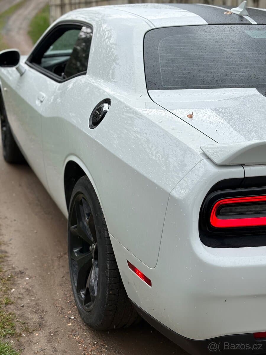 2018 Dodge CHALLENGER - 19