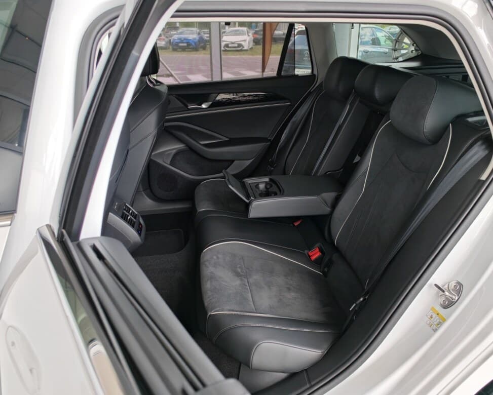 2025 Volkswagen PASSAT - 19