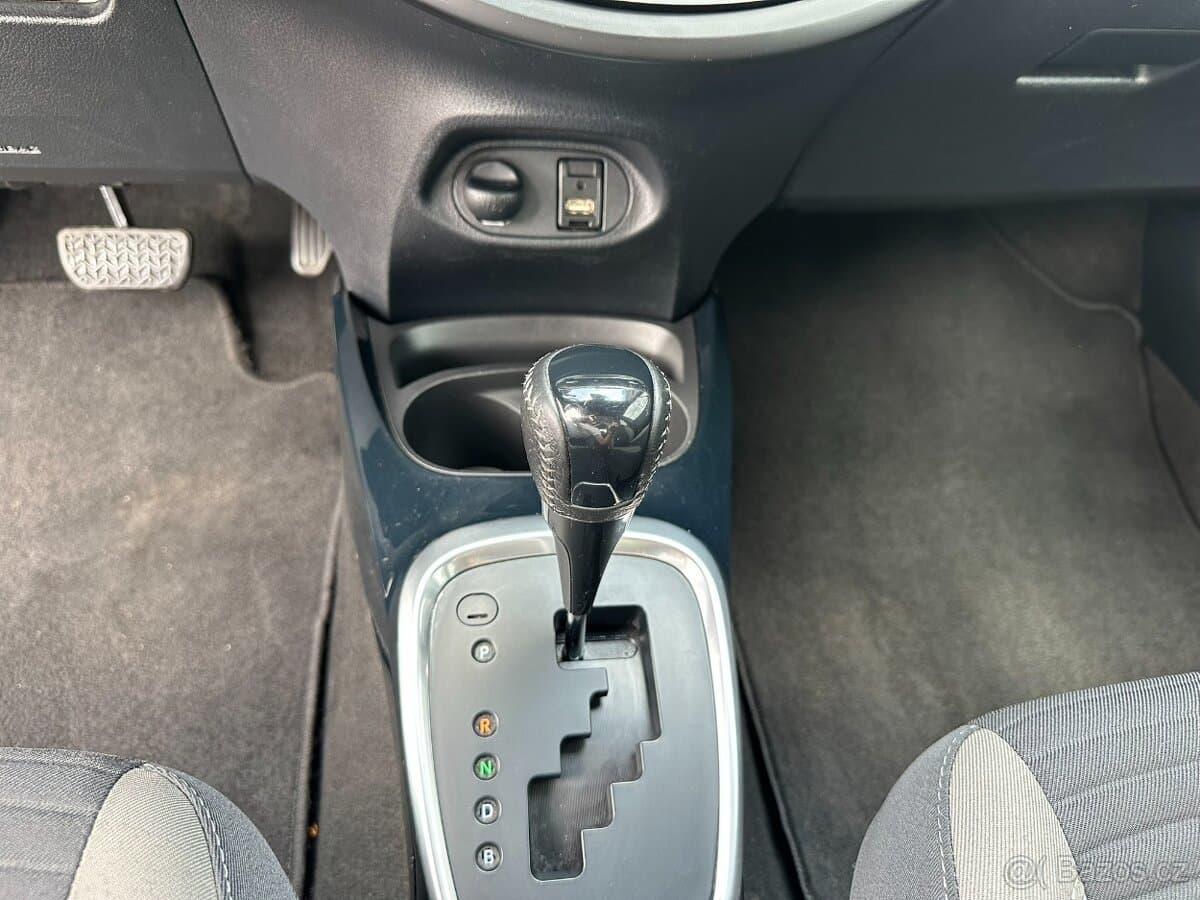 2020 Toyota YARIS - 19