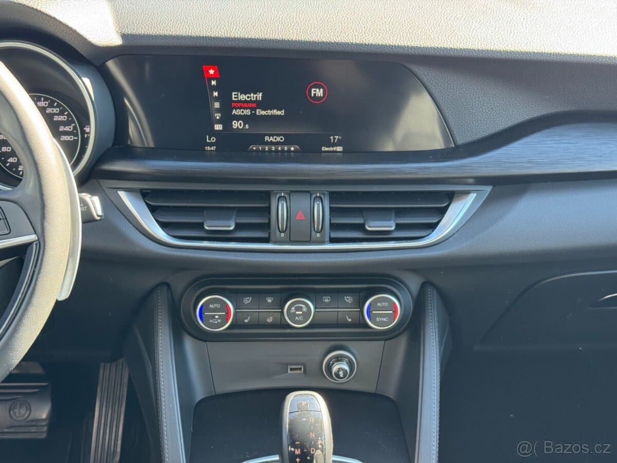 2018 Alfa Romeo STELVIO - 19