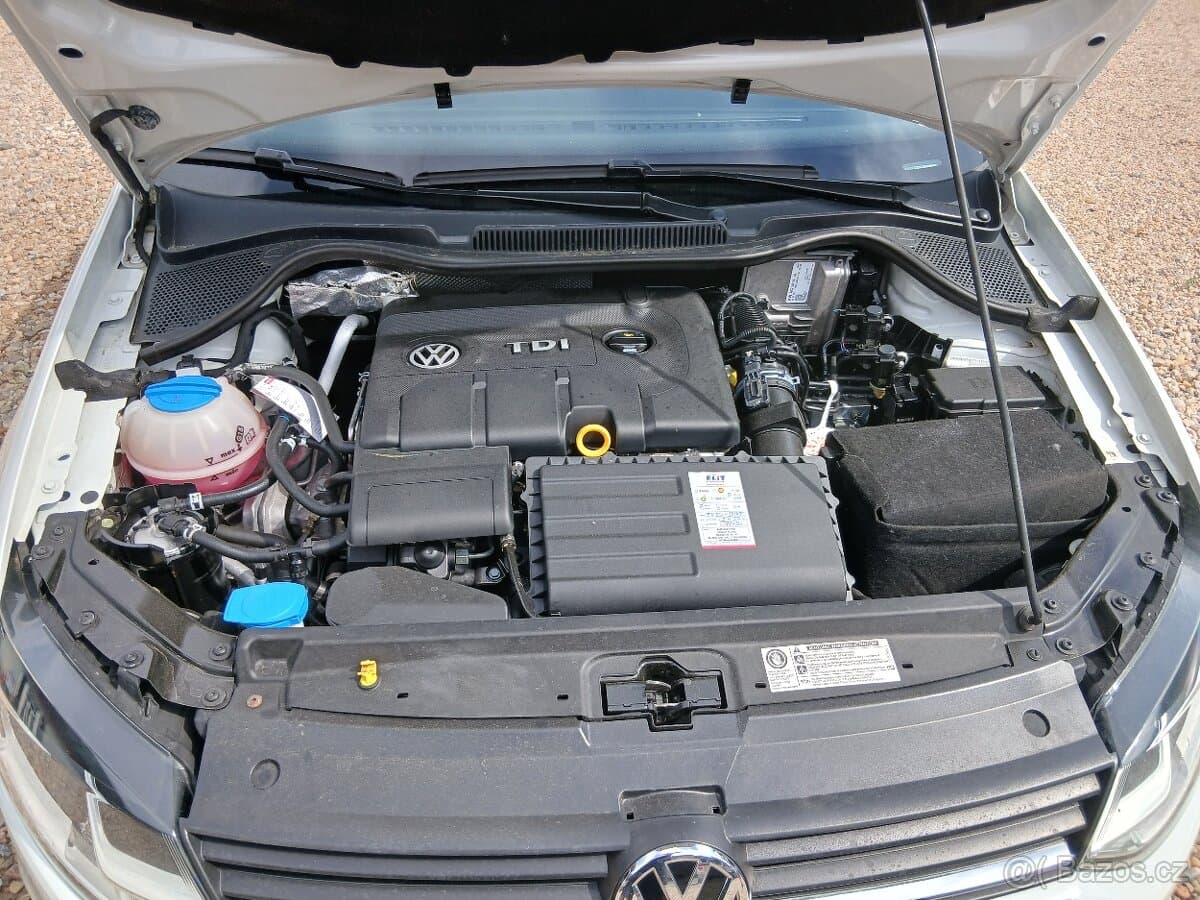2015 Volkswagen POLO - 19