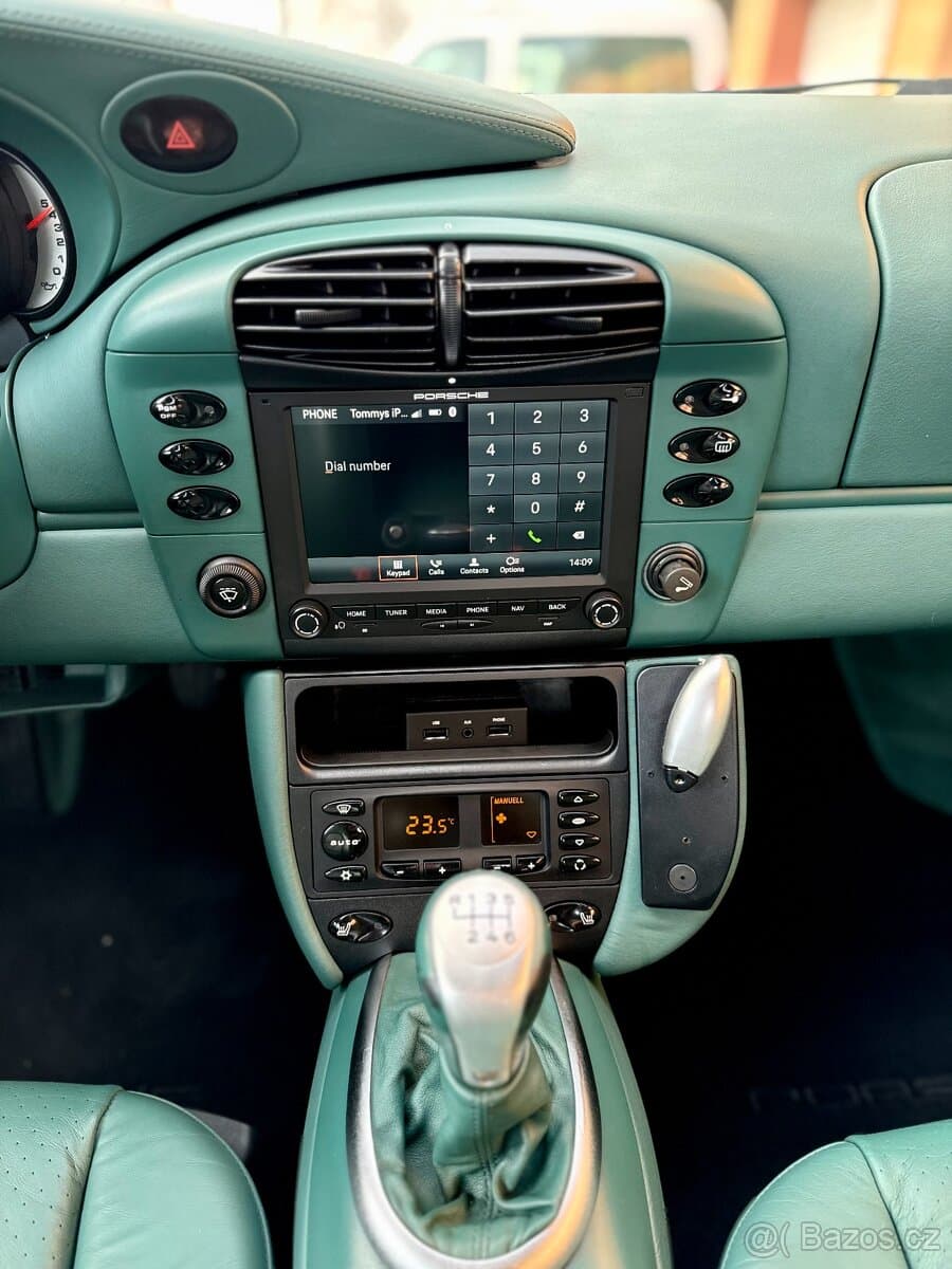 2001 Porsche 911 - 19
