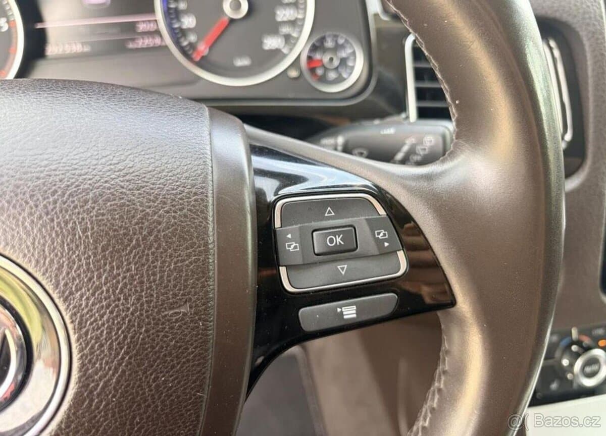 2011 Volkswagen TOUAREG - 19
