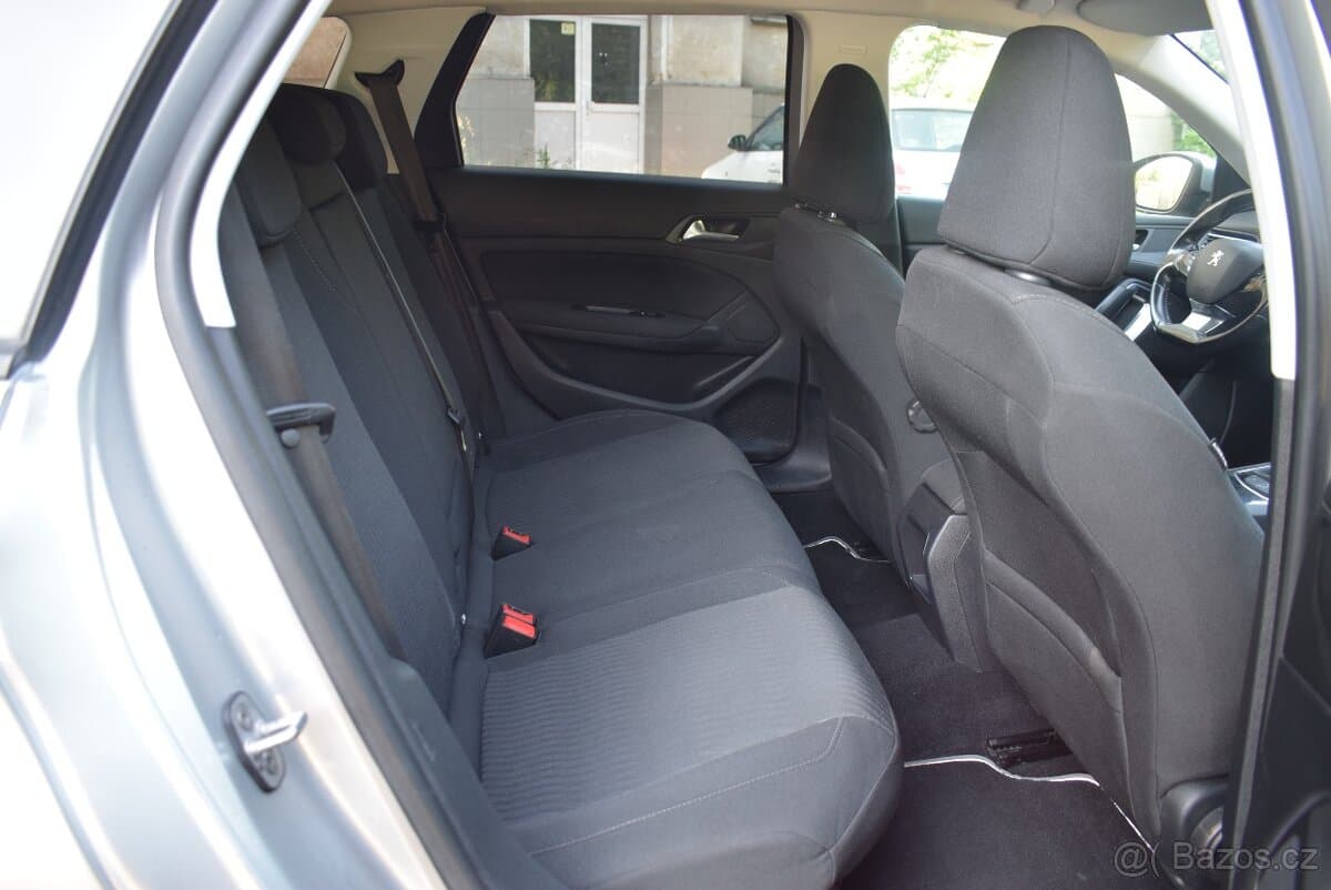2015 Peugeot 308 - 19