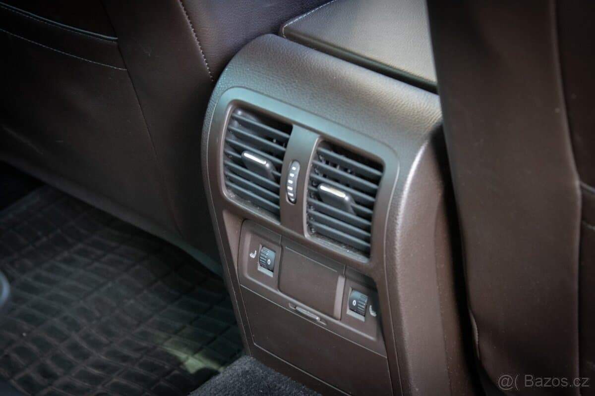 2011 Volkswagen PASSAT - 19