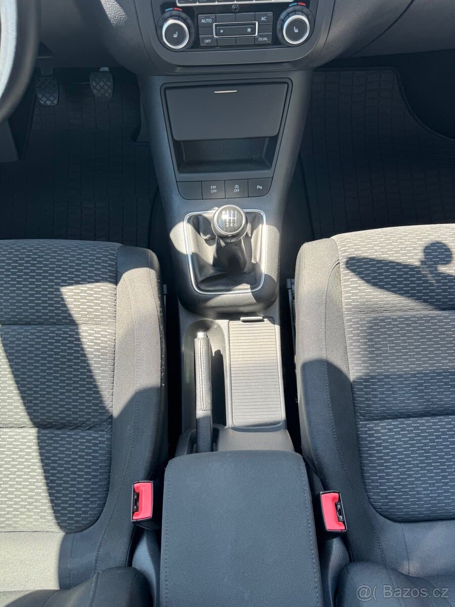 2010 Volkswagen GOLF - 19