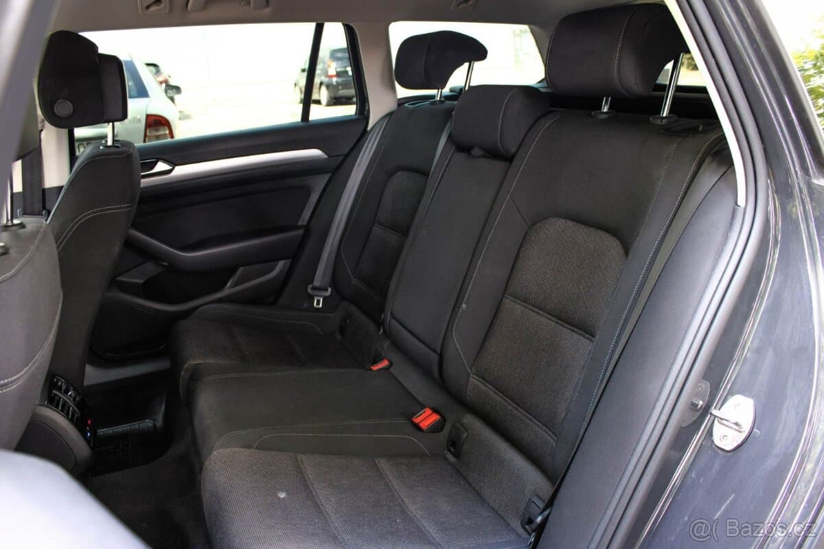 2018 Volkswagen PASSAT - 19