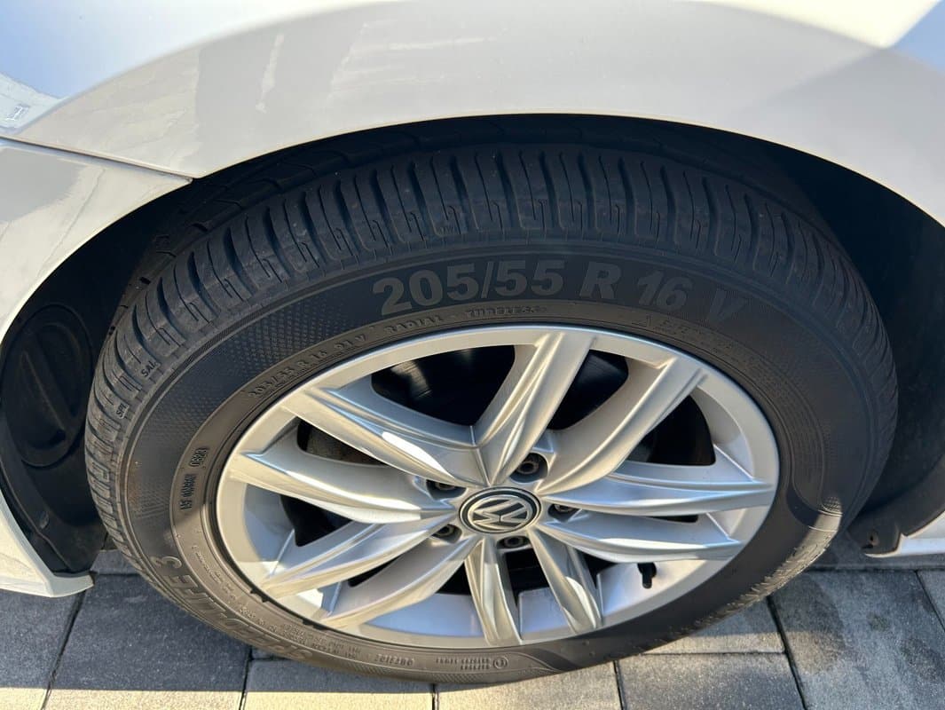 2019 Volkswagen GOLF - 19