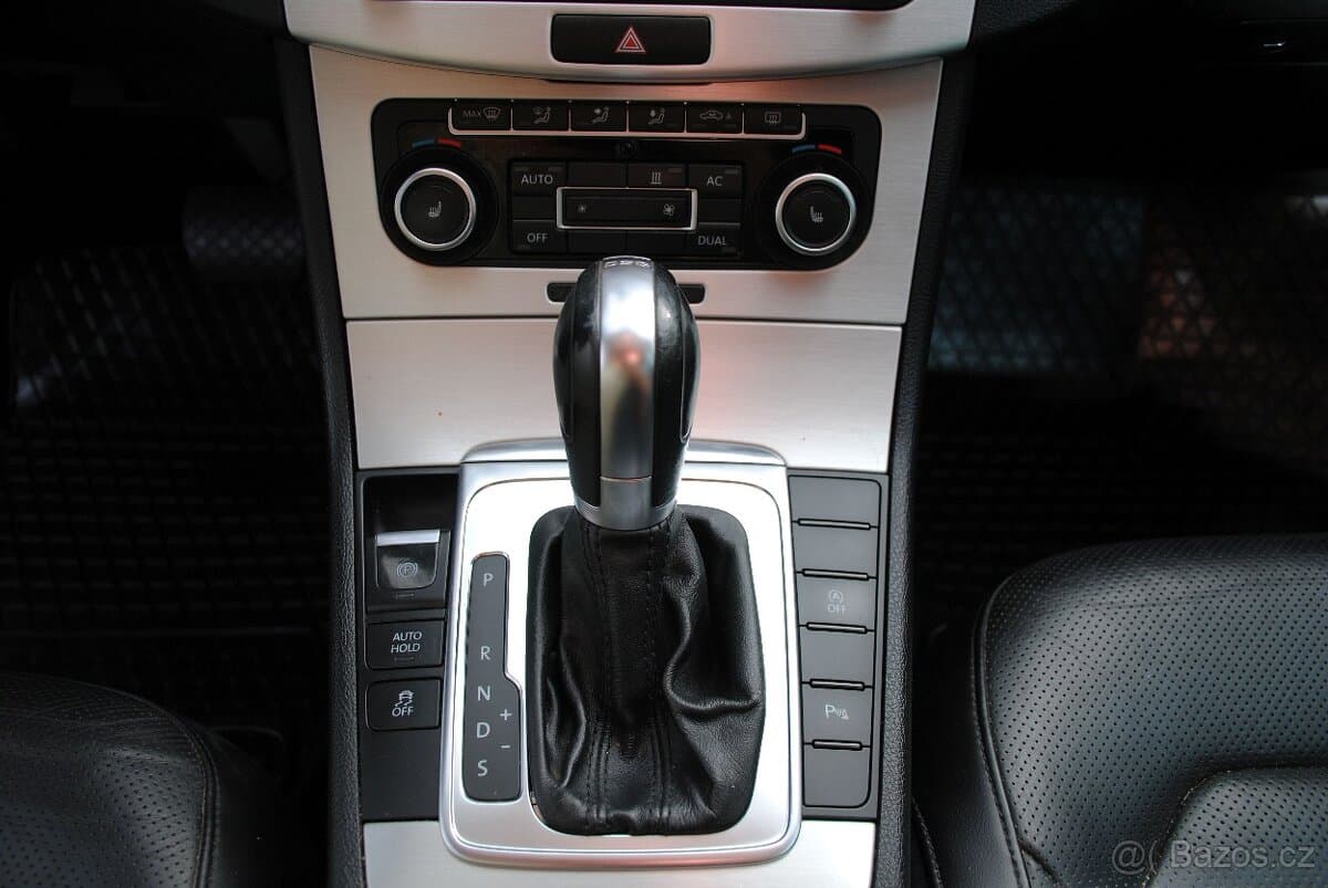 2011 Volkswagen PASSAT - 19