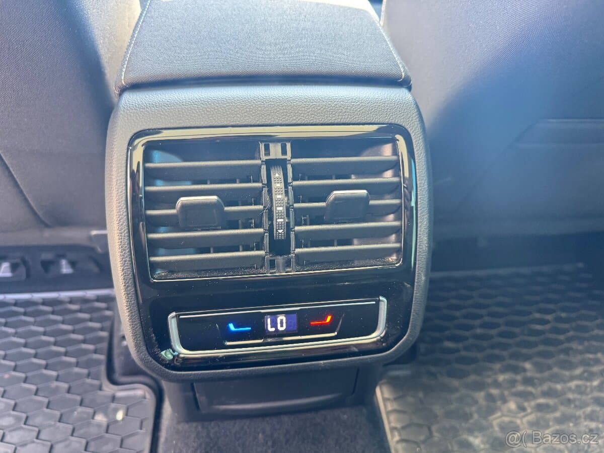 2022 Volkswagen PASSAT - 19