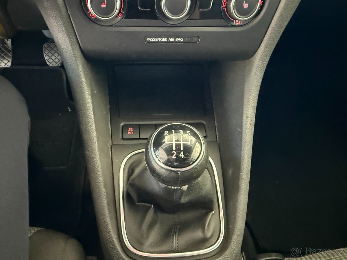2011 Volkswagen GOLF - 19