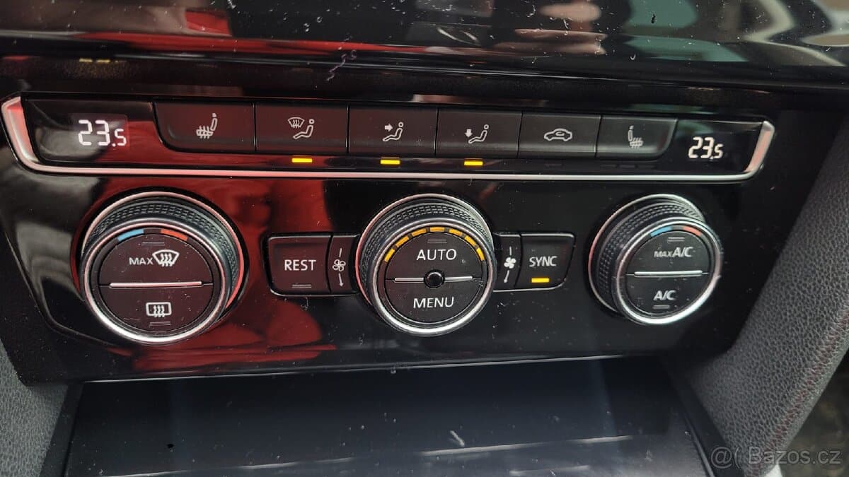 2017 Volkswagen PASSAT - 19