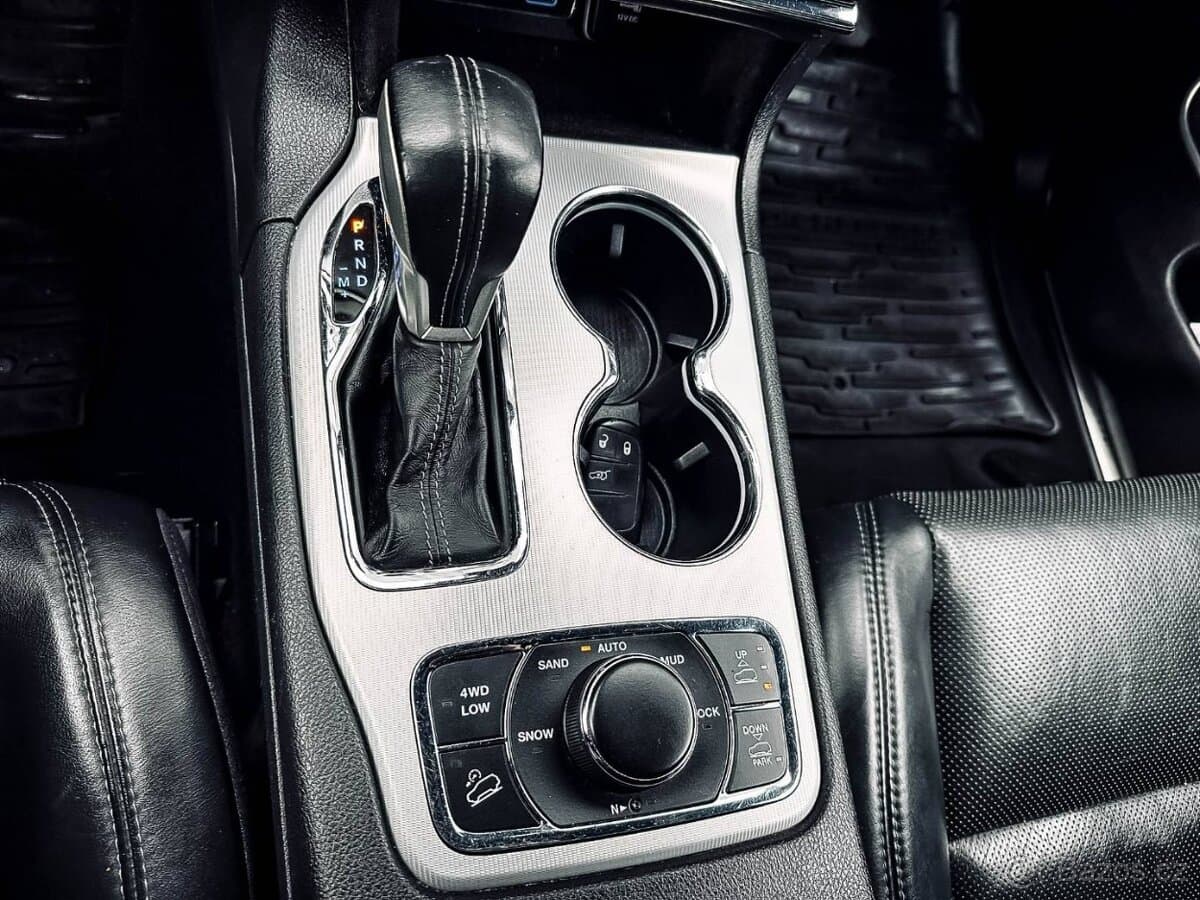 2020 Jeep CHEROKEE - 19