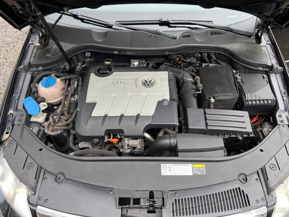 2010 Volkswagen PASSAT - 19
