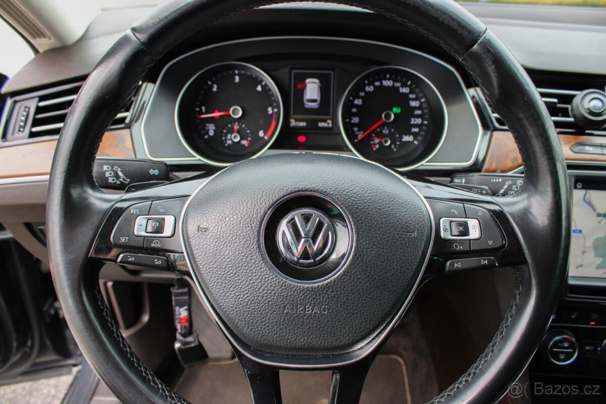 2016 Volkswagen PASSAT - 19