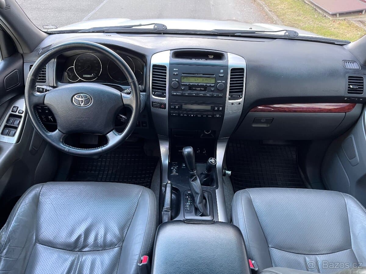 2004 Toyota LAND CRUISER - 19