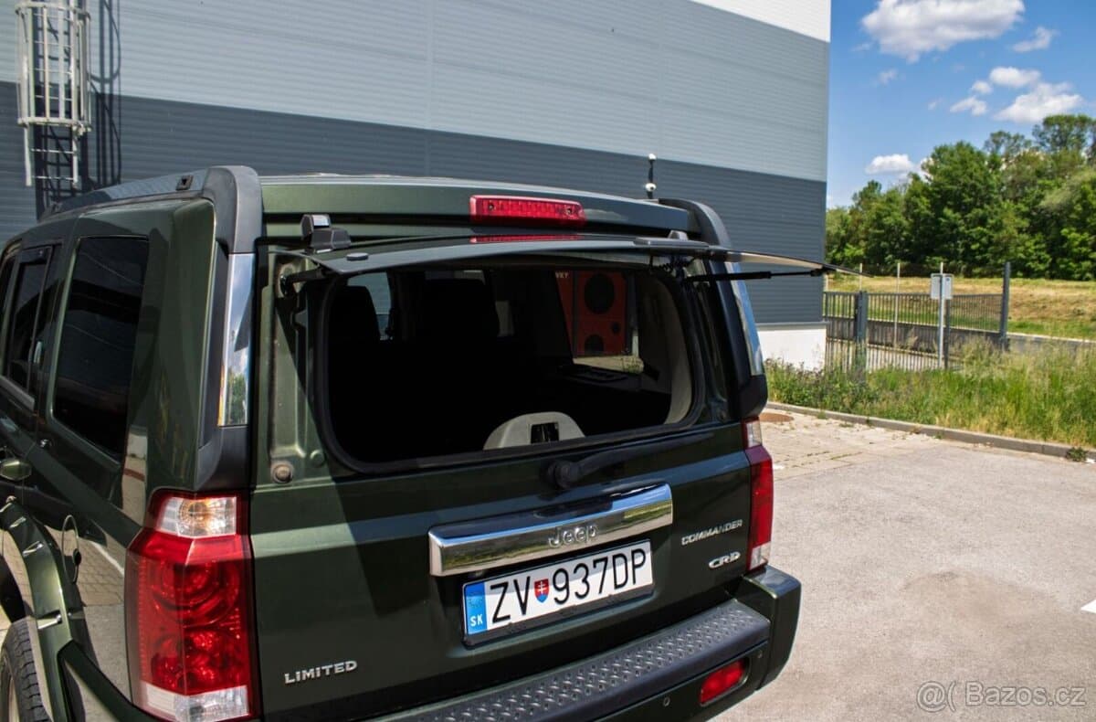 2009 Jeep COMMANDER - 19