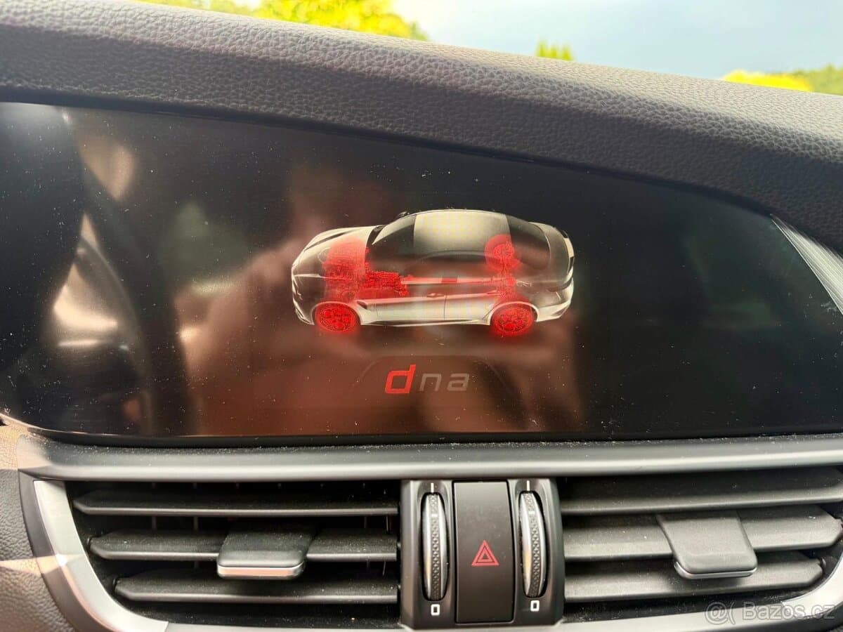 2017 Alfa Romeo GIULIA - 19