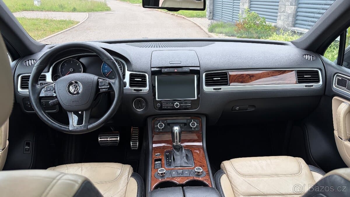 2010 Volkswagen TOUAREG - 19