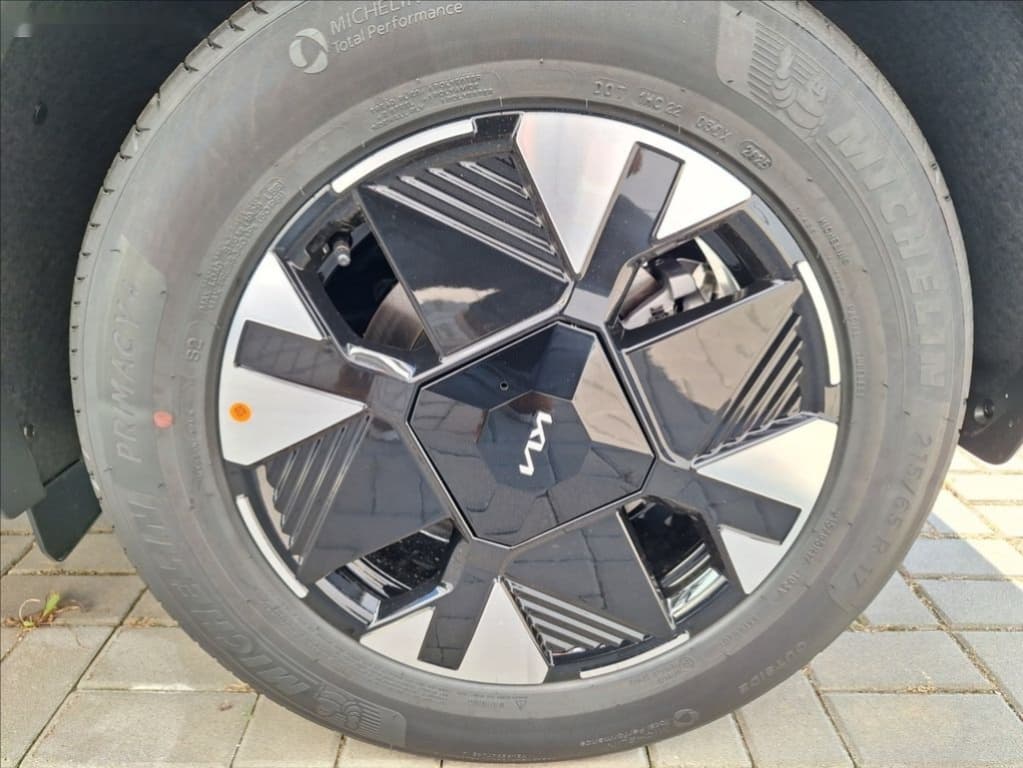 2025 Kia SPORTAGE - 19