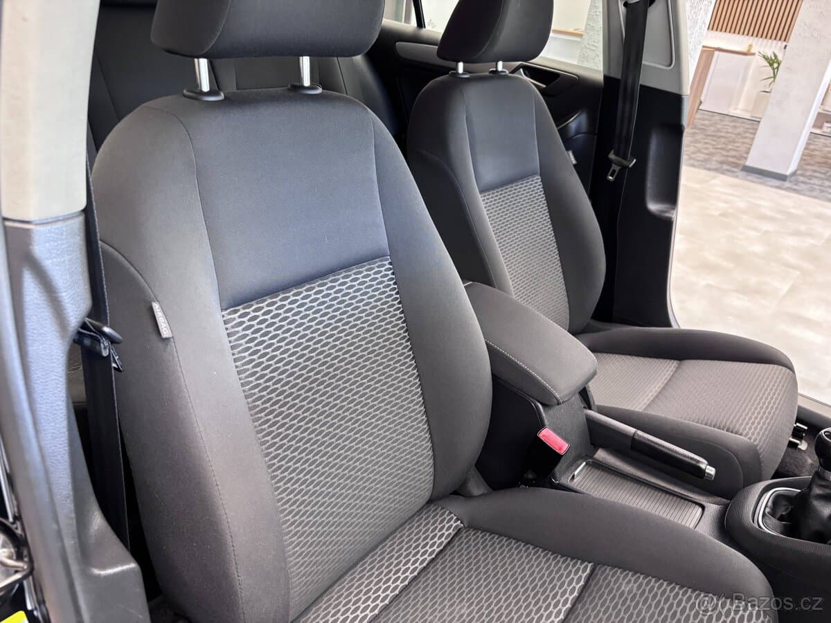 2011 Volkswagen GOLF - 19