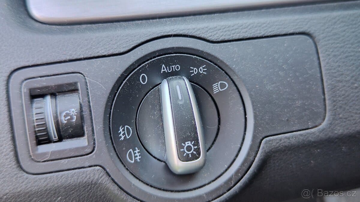 2011 Volkswagen PASSAT - 19