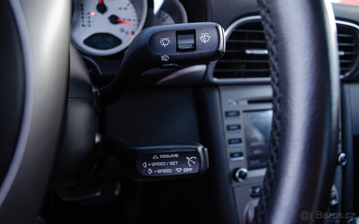 2005 Porsche 911 - 19